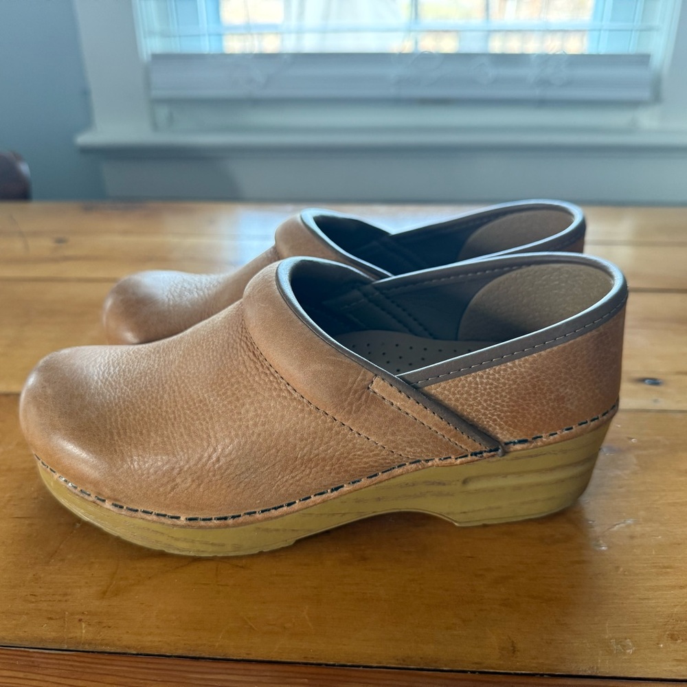 Dansko Tan Leather Clogs 37 Wide